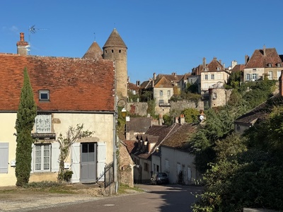 Charmantes Ferienhaus mit Blick auf eine mittelalterliche Stadt