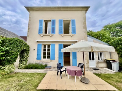 Im Herzen von historic Ancy-le-Franc, großes Haus mit Garten