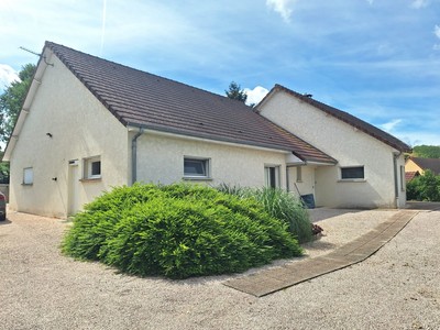 Großes modernes Bungalow mit pflegeleichtem Garten